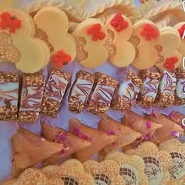 Spécial Gâteau de L'Aid alfitr
Ya:grand plateau de 50 pièces à 35€
Et le petit de 30 pièces à 22€